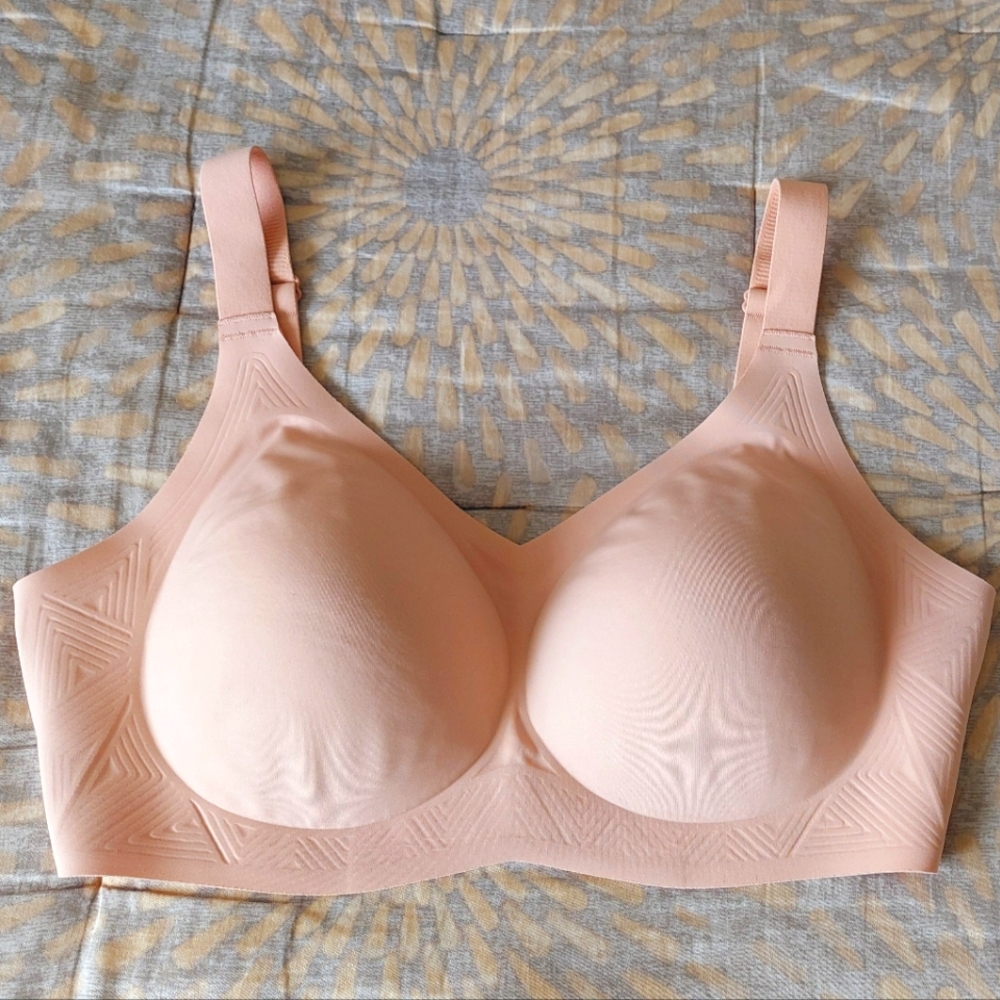 Comfelie NWOT Seamless Nude Bra size XL Plus